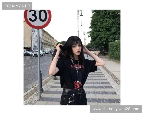 欧美足球球星帅气头像集合展示，聚焦球场英姿与个性魅力